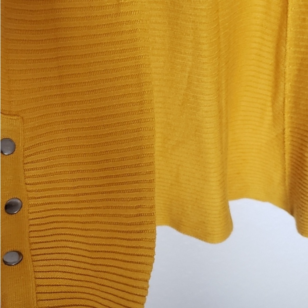 Alfani Ribbed Snap Button Sleeve Sweater. Gold 2X. Pre-owned.